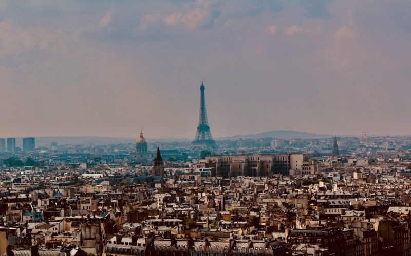 Où va Paris ? Entre masque obligatoire dans la rue et contraintes quotidiennes
