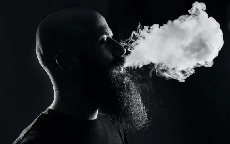 Cigarette traditionnelle contre cigarette électronique : quels sont les dommages environnementaux ?
