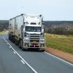 L'obligation de mettre des autocollants d'angles morts pour les poids-lourds.