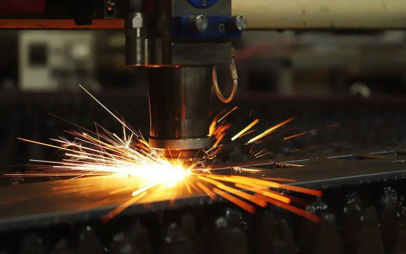Les industries qui utilisent les machines CNC