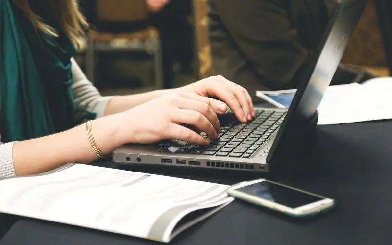 Comment Choisir un Bon Ordinateur Pour le Travail à Distance