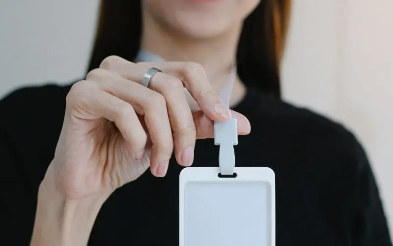 Créez des écussons personnalisés pour vos salariés