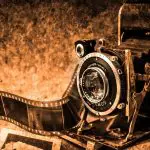 appareil photo vintage avec pellicule, symbolisant l'histoire du cinéma