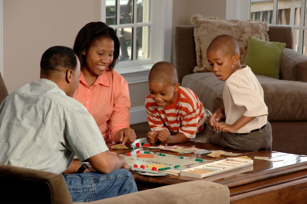 Comment gagner au Monopoly lors d’une soirée de jeux en famille : 4 conseils stratégiques