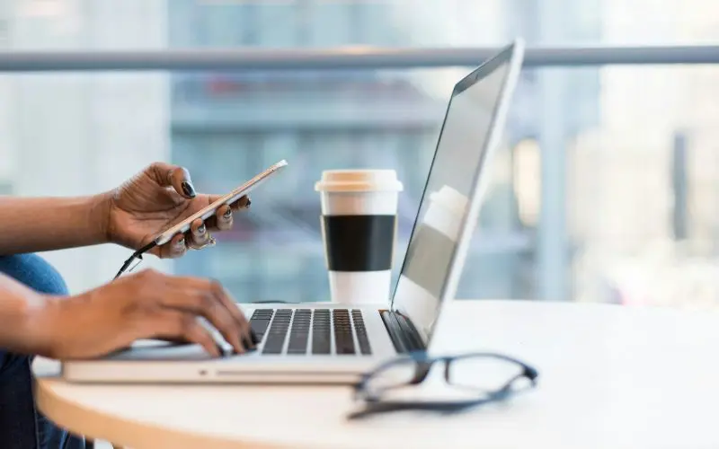 Quand la technologie redéfinit le marché du travail