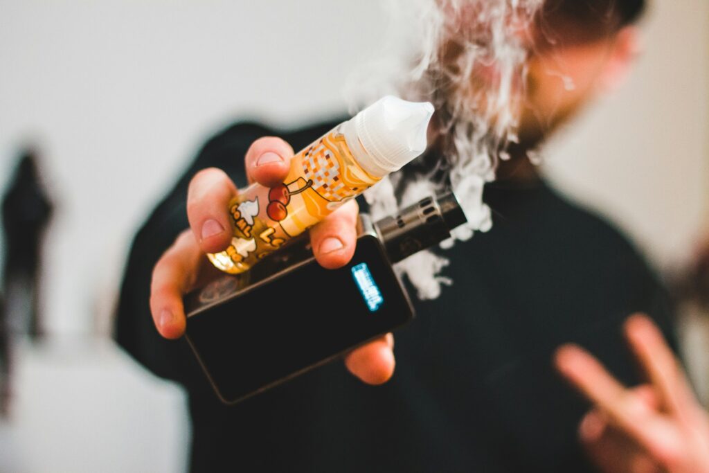 Cigarette électronique : le paquet neutre, une nouvelle étape qui interroge