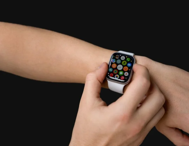 Webdesign responsif 2025 : montres, AR glasses et HUD auto